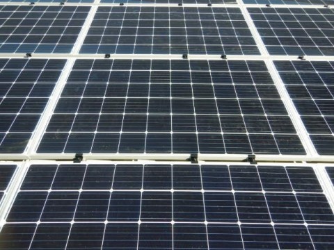 太陽光発電パネルを設置してエネルギーを自給　環境への負荷を削減